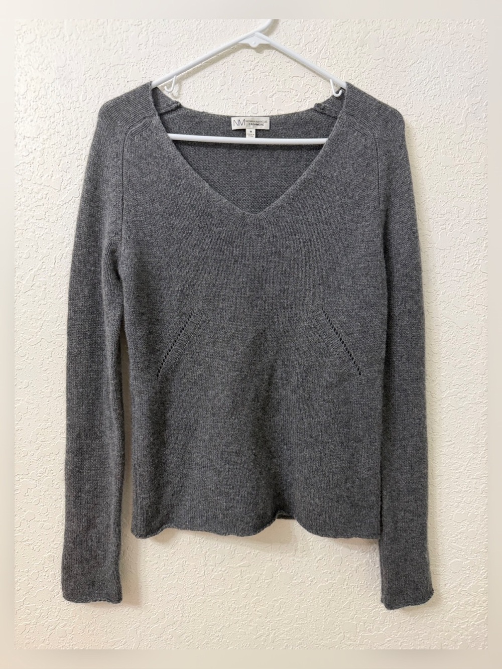 Neiman Marcus Cashmere V Neck Sweater - M